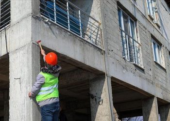 Deprem bölgesinde inşası süren 16 bin binanın 98’i için yıkım kararı