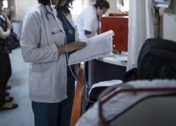 Depremlerden etkilenen illerde uzmanlık eğitimi alan tıp öğrencileriyle ilgili yeni karar