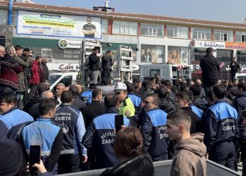 İBB ile Üsküdar Belediyesi zabıtaları arasında platform gerginliği