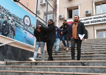 Kendini polis olarak tanıtıp 500 bin lira dolandırdı