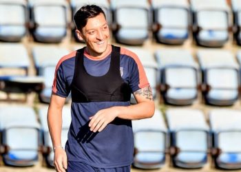 Mesut Özil futbol kariyerine nokta koydu