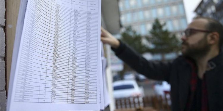 Seçmen listeleri askıya çıktı