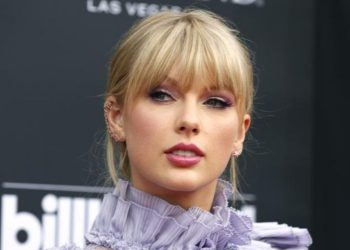 Taylor Swift’in sahnede “dalması” gündem oldu
