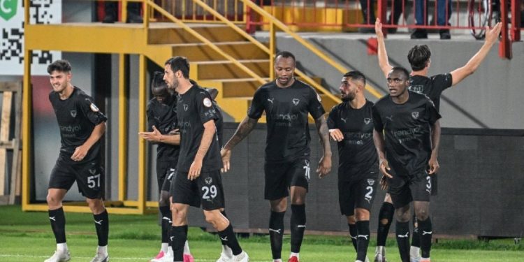 Atakaş Hatayspor ligin yeni ekibi Hatayspor’u 5 golle dağıttı