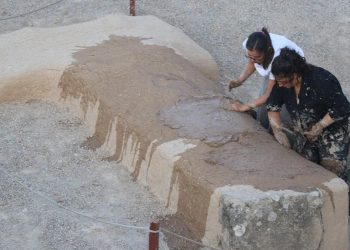 Depremlerden etkilenen Aççana Höyük, geleneksel yöntemlerle onarılıyor