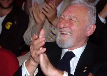 Süleyman Seba kabri başında anıldı