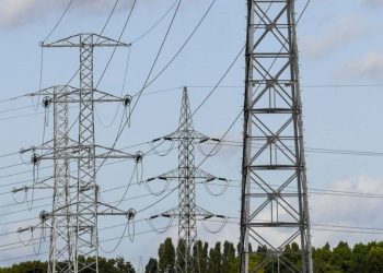 Dağıtım şirketleri kasayı dolduruyor borcunu ödemiyor