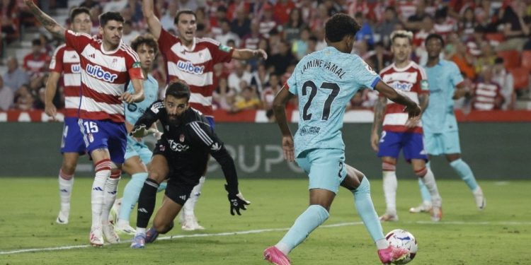 Barcelona bir puanı kurtardı