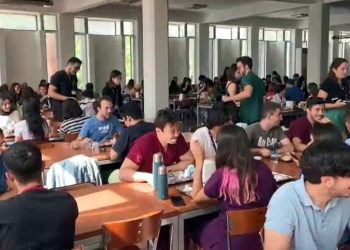 Öğrencilerden yüzde 250’lik yemek zammına protesto